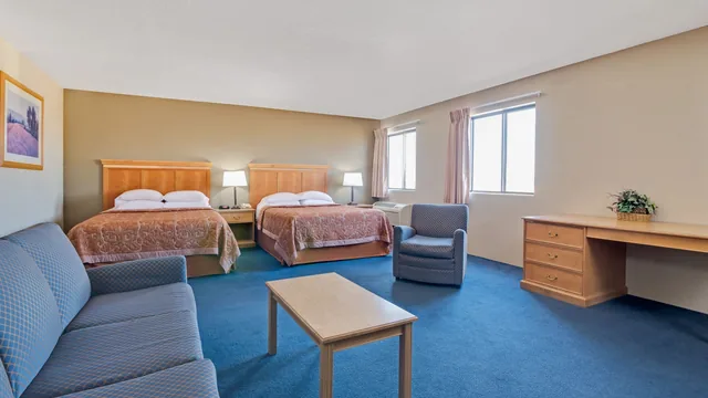 Super 8 by Wyndham Spokane/West photo 2