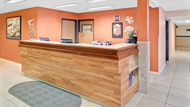 Super 8 by Wyndham Spokane/West photo 3