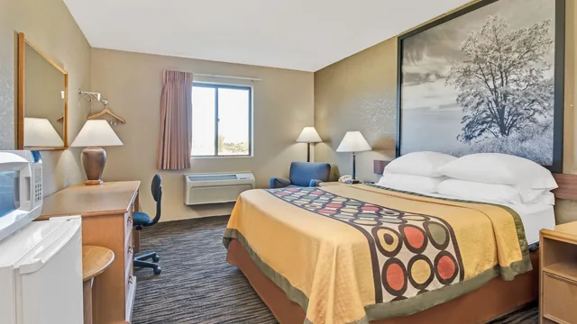 Super 8 by Wyndham Spokane/West photo 4