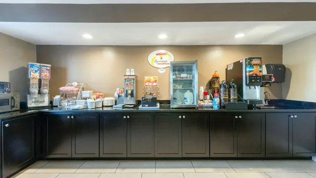 Super 8 by Wyndham Springfield East photo 10