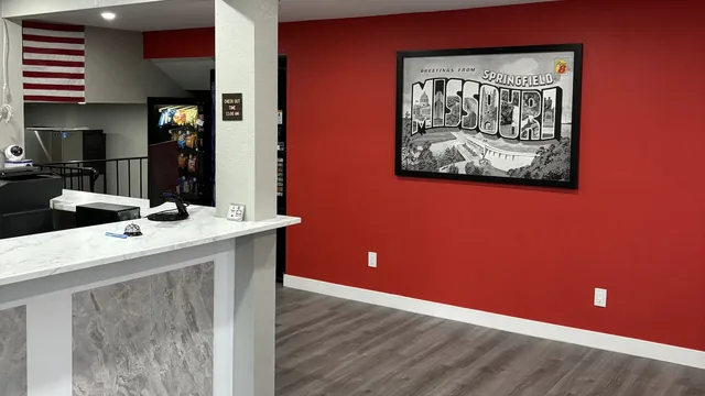 Super 8 by Wyndham Springfield North I-44 photo 9