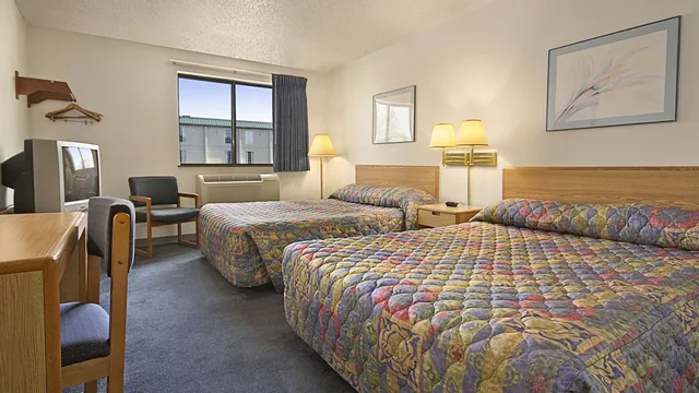 Super 8 by Wyndham Springfield North I-44 photo 12