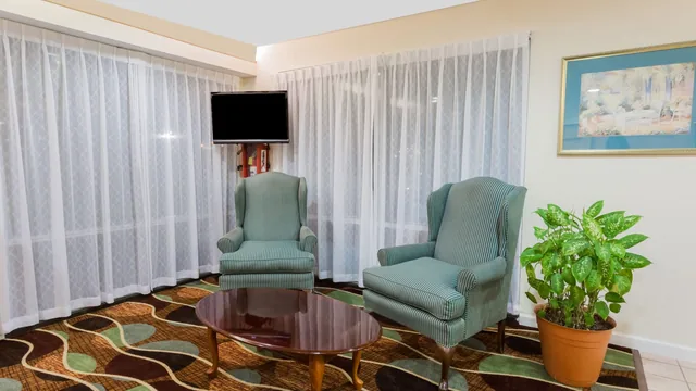 Super 8 by Wyndham Stafford photo 2