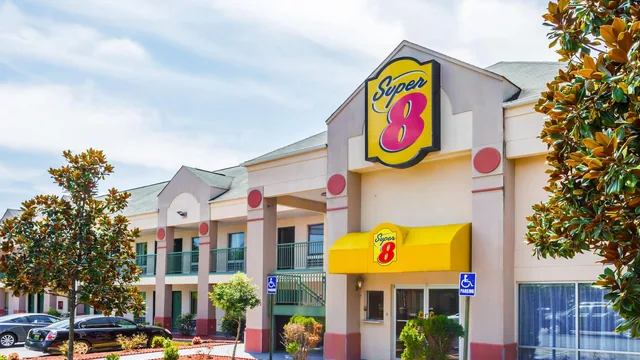 Super 8 by Wyndham Stafford photo 4