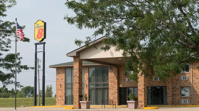 Super 8 by Wyndham Staunton photo 11