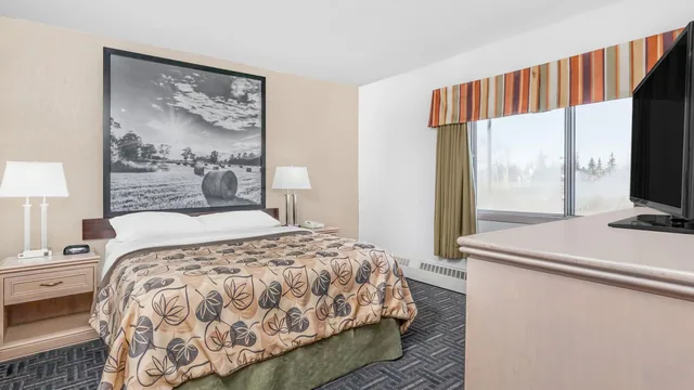 Super 8 by Wyndham Stettler photo 8