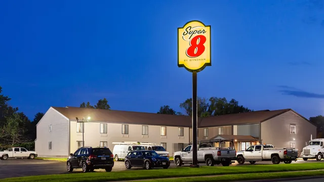 Super 8 by Wyndham Sun Prairie/Madison E photo 6