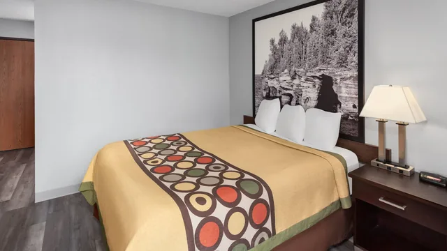 Super 8 by Wyndham Sun Prairie/Madison E photo 8