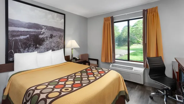Super 8 by Wyndham Sun Prairie/Madison E photo 9