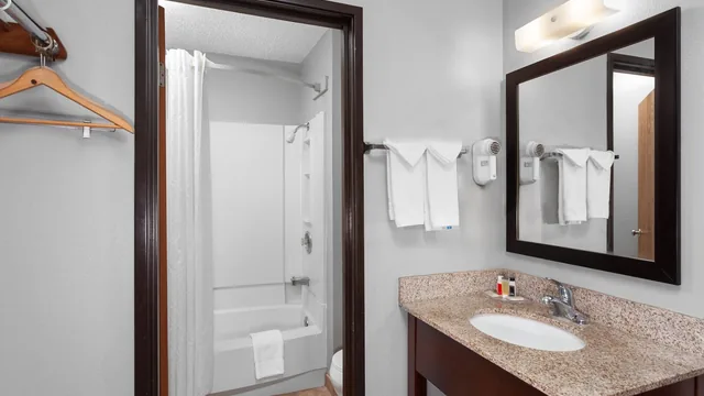 Super 8 by Wyndham Sun Prairie/Madison E photo 10