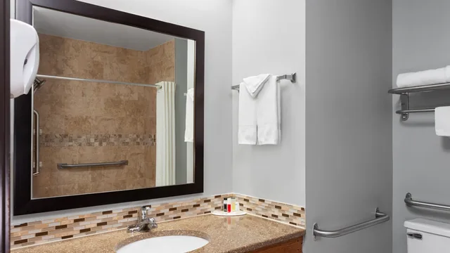 Super 8 by Wyndham Sun Prairie/Madison E photo 11