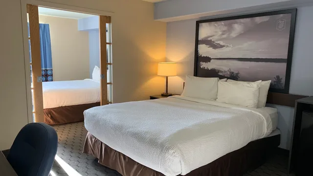 Super 8 by Wyndham Swan River MB photo 7