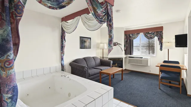 Super 8 by Wyndham Swift Current photo 12