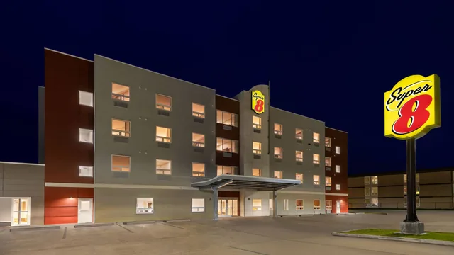 Super 8 by Wyndham Thompson photo 8
