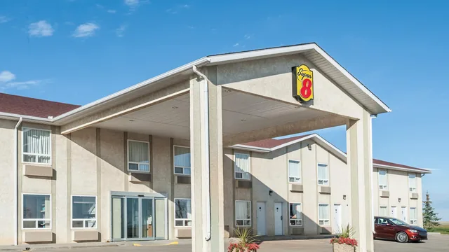 Super 8 by Wyndham Three Hills AB photo 10