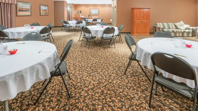 Super 8 by Wyndham Three Hills AB photo 12