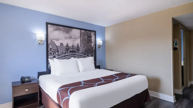 Super 8 by Wyndham Toronto East ON photo 4