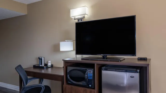 Super 8 by Wyndham Toronto East ON photo 7