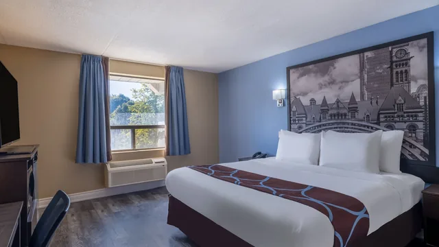 Super 8 by Wyndham Toronto East ON photo 9