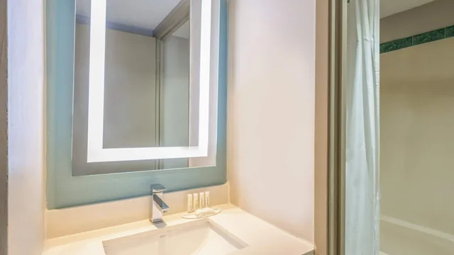 Super 8 by Wyndham Toronto East ON photo 11