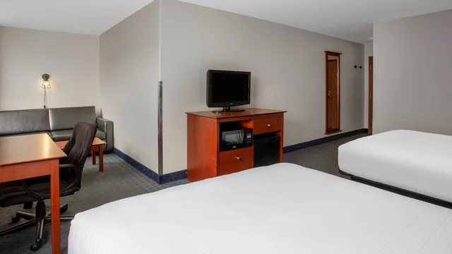 Super 8 by Wyndham Trois-Rivieres photo 8