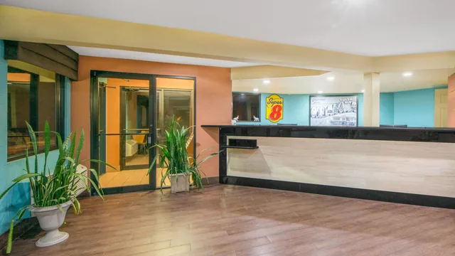 Super 8 by Wyndham Tulsa photo 12