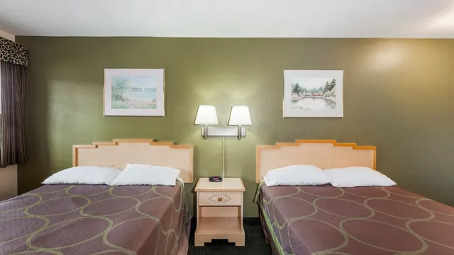 Super 8 by Wyndham Visalia photo 10