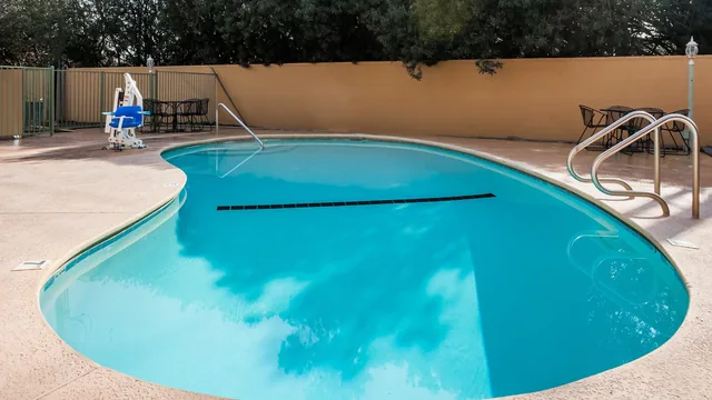Super 8 by Wyndham Visalia photo 11