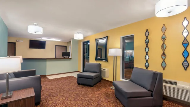 Super 8 by Wyndham Wakeeney photo 10