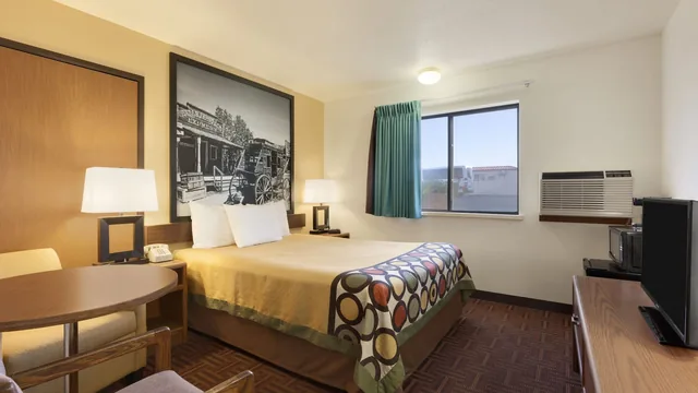 Super 8 by Wyndham Wall photo 9