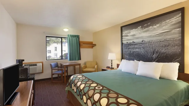 Super 8 by Wyndham Wall photo 10