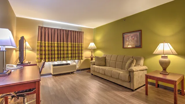 Super 8 by Wyndham Waterloo photo 5