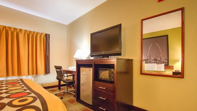 Super 8 by Wyndham Waterloo photo 6