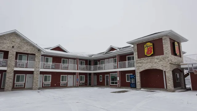 Super 8 by Wyndham Watrous photo 4