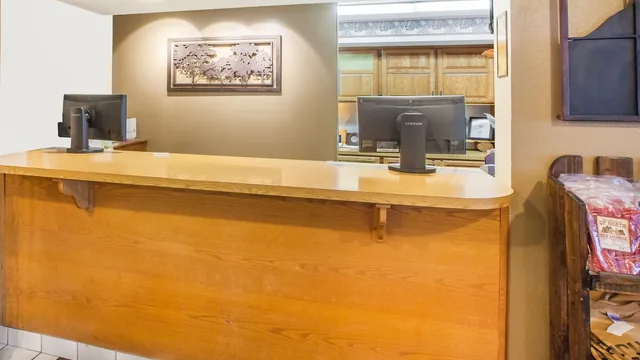 Super 8 by Wyndham West Branch photo 10