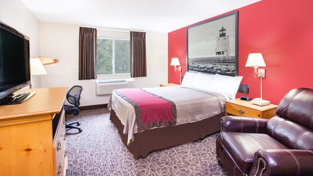 Super 8 by Wyndham West Branch photo 11