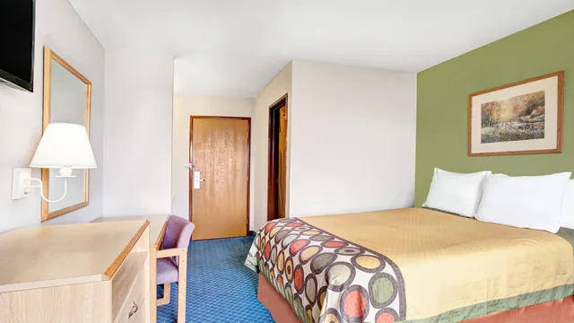 Super 8 by Wyndham West Memphis photo 1
