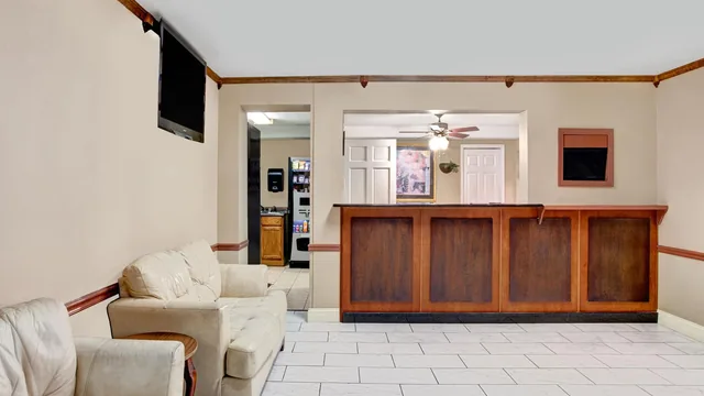 Super 8 by Wyndham West Memphis photo 3
