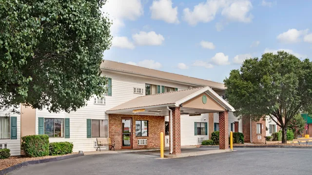 Super 8 by Wyndham West Memphis photo 4