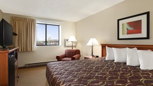 Super 8 by Wyndham Williston ND photo 10