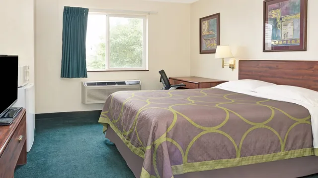 Super 8 by Wyndham Windsor photo 5