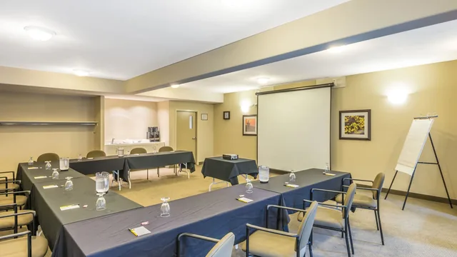 Super 8 by Wyndham Windsor NS photo 12