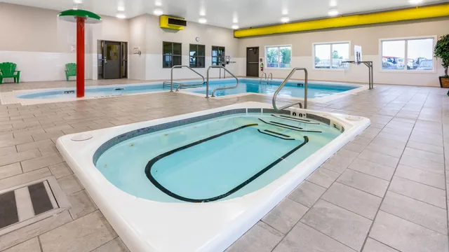 Super 8 by Wyndham Winnipeg East MB photo 12