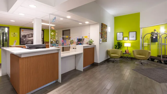 Super 8 by Wyndham Winnipeg West photo 7
