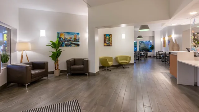 Super 8 by Wyndham Winnipeg West photo 8