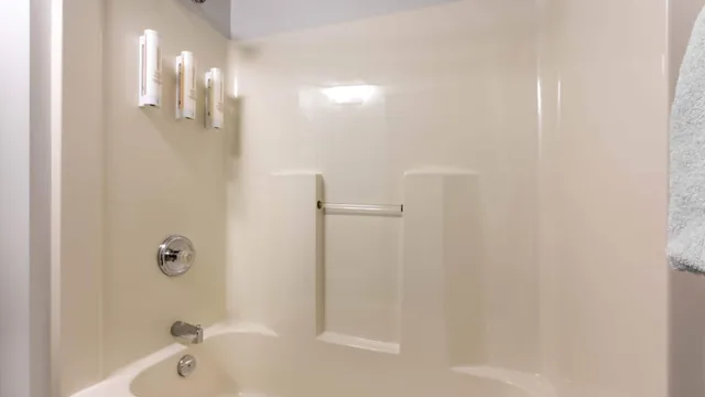 Super 8 by Wyndham Winnipeg West photo 11
