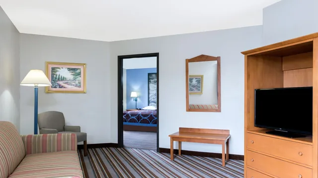 Super 8 by Wyndham Wisconsin Dells photo 4
