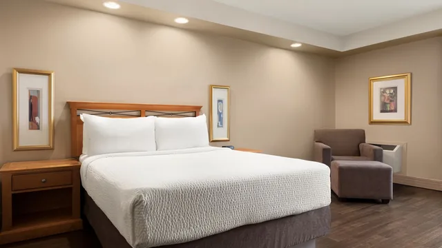 Royal Hotel Calgary, Trademark Collection by Wyndham photo 12
