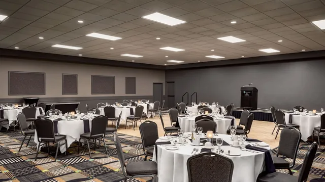 Royal Hotel West Edmonton, Trademark Collection by Wyndham photo 7