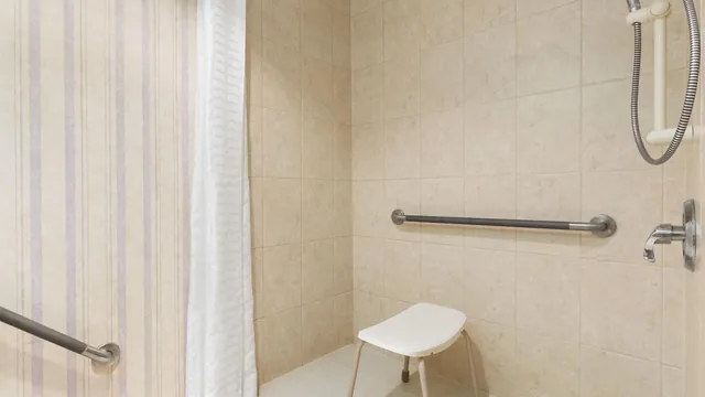 Travelodge by Wyndham Lloydminster photo 6